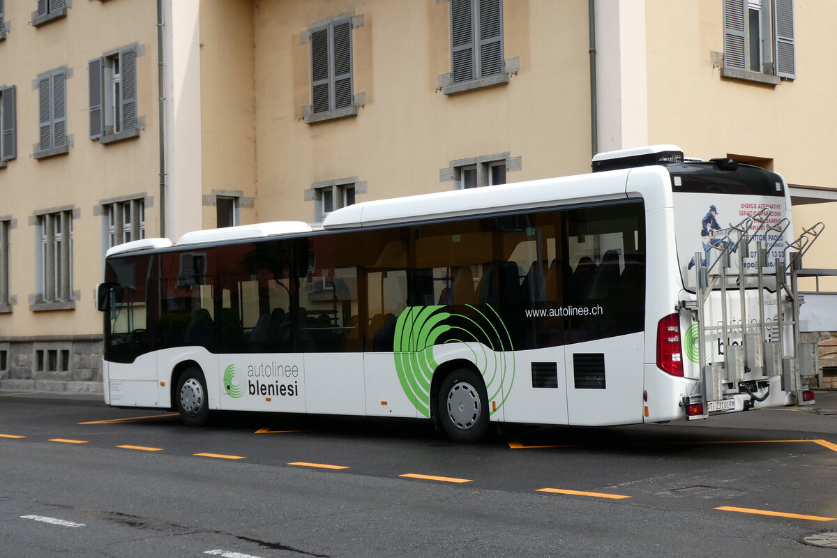 (280'331) - ABl Biasca - Nr. 19/TI 231'019/PID 12'014 - Mercedes am 13. September 2025 beim Bahnhof Biasca