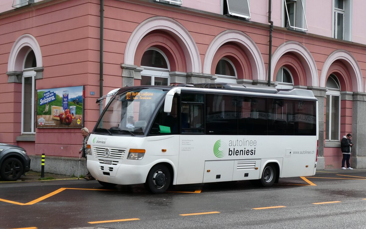 (280'333) - ABl Biasca - Nr. 17/TI 231'017 - Mercedes am 13. September 2025 beim Bahnhof Biasca