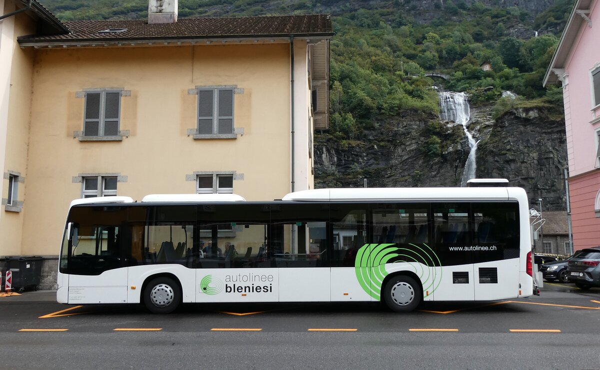 (280'334) - ABl Biasca - Nr. 19/TI 231'019/PID 12'014 - Mercedes am 13. September 2025 beim Bahnhof Biasca