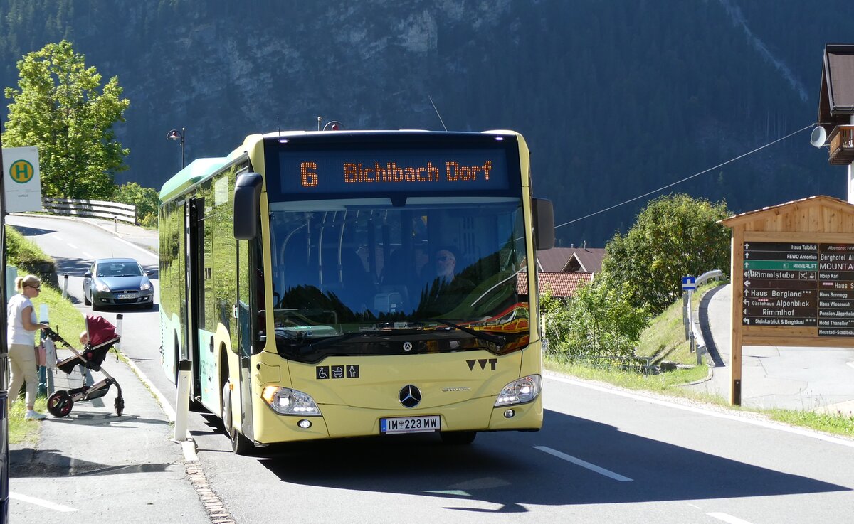 (280'595) - Tyroltours, Nassereith . IM 223 MW - Mercedes am 19. September 2025 in Rinnen, Kapelle