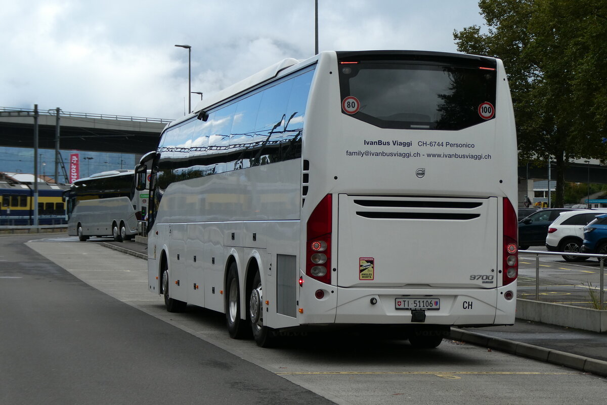 (280'661) - IvanBus, Personico - TI 51'106 - Volvo am 23. September 2025 beim Bahnhof Interlaken Ot
