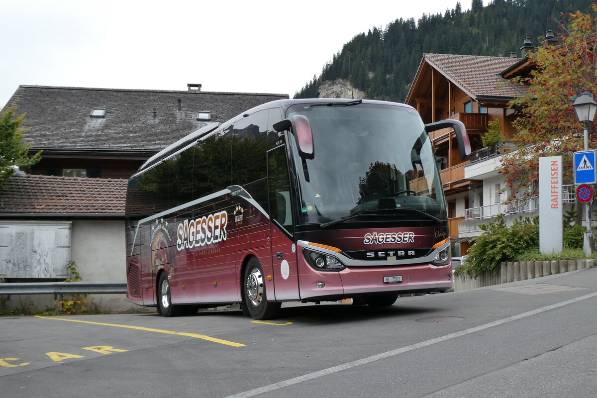 (280'937) - Sgesser, Wintersingen - Nr. 7/BL 7501 - Setra am 3. Oktober 2025 in Adelboden, Landstrasse