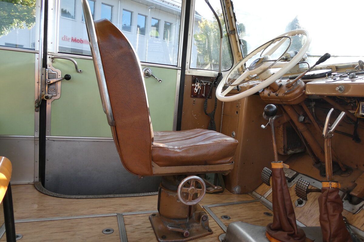 (280'991) - Steiner, Messen - SO 20'142 - Berna/Hess (ex Brtschi, Biberen) am 5. Oktober 2025 beim Bahnhof Langnau (Innenaufnahme)