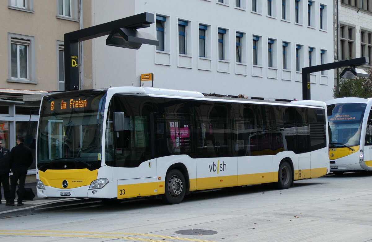 (281'128) - VBSH Schaffhausen - Nr. 33/SH 38'033 - Mercedes am 10. Oktober 2025 beim Bahnhof Schaffhausen