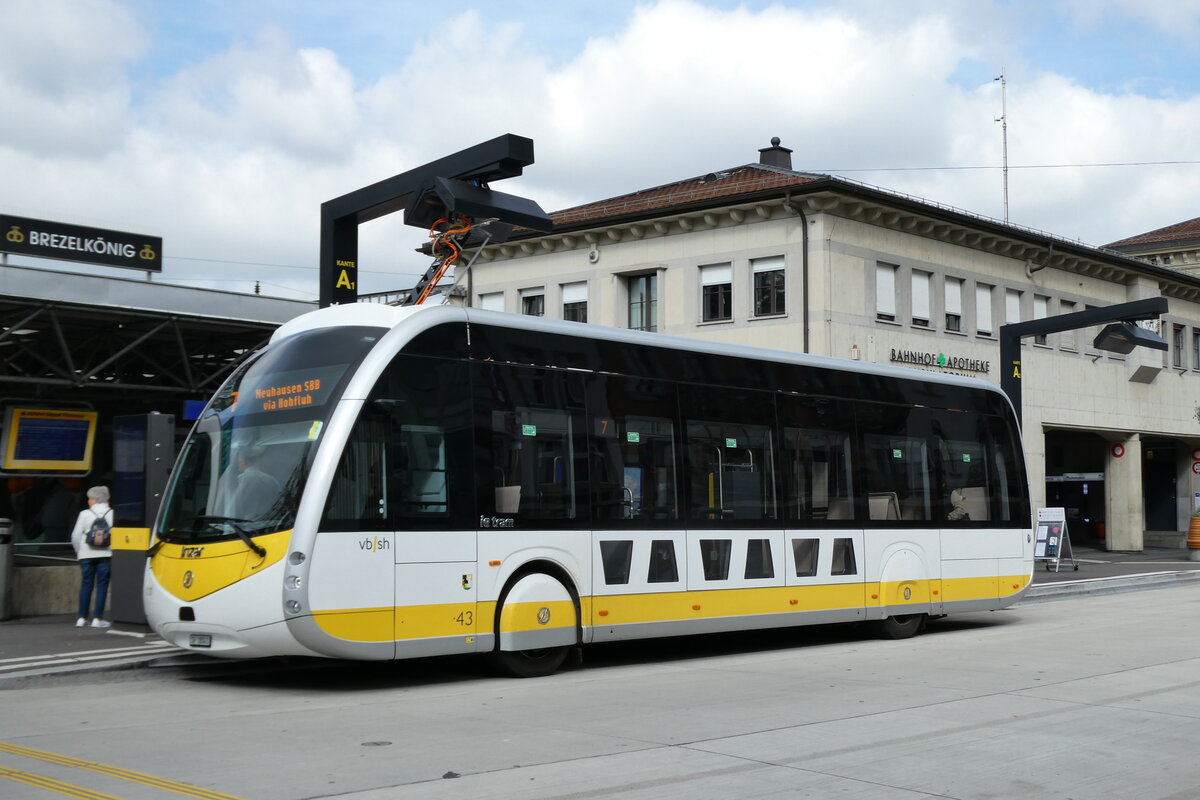 (281'145) - VBSH Schaffhausen - Nr. 43/SH 38'043 - eIrizar am 10. Oktober 2025 beim Bahnhof Schaffhausen
