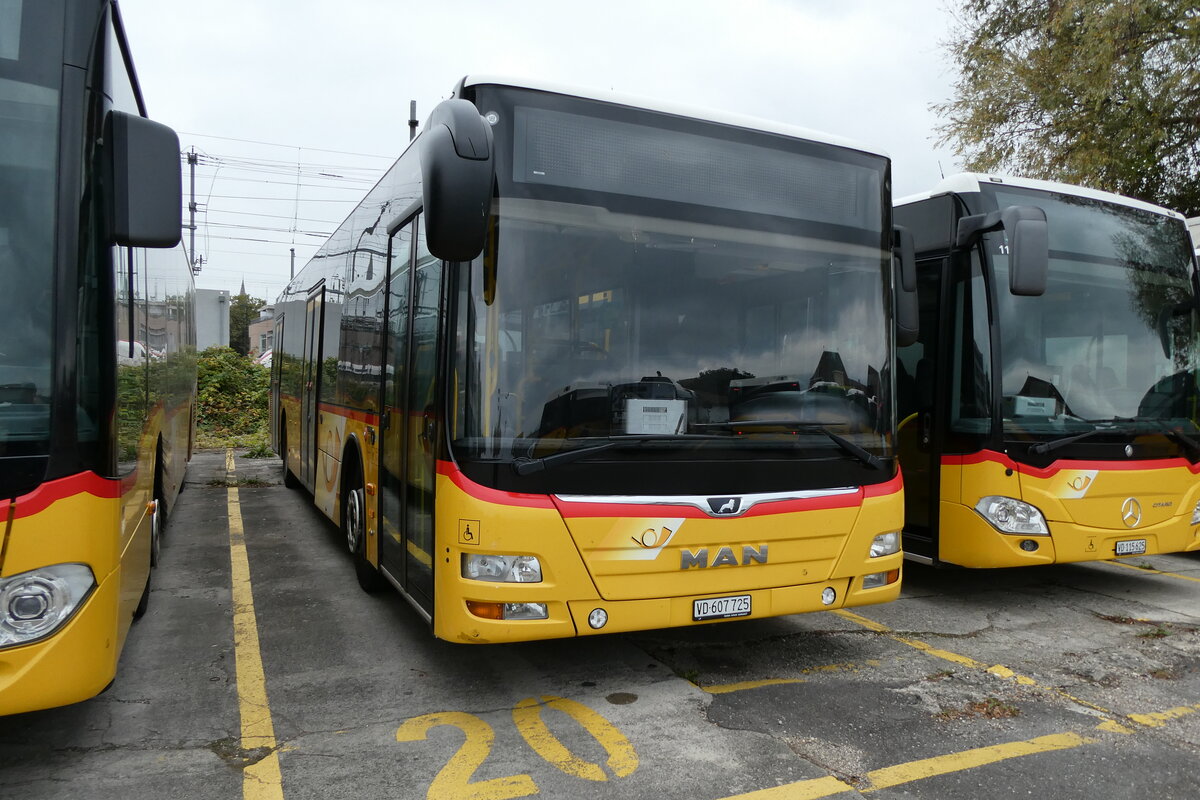 (281'223) - CarPostal Ouest - VD 607'725/PID 10'883 - MAN (ex NE 165'378; ex TMR Martigny) am 11. Oktober 2025 in Yverdon, Garage  