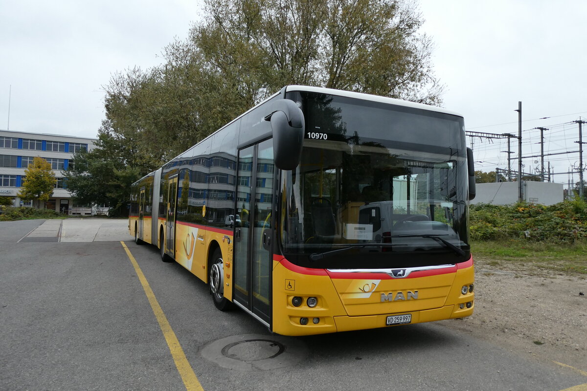 (281'228) - CarPostal Ouest - VD 259'997/PID 10'970 - MAN am 11. Oktober 2025 in Yverdon, Garage