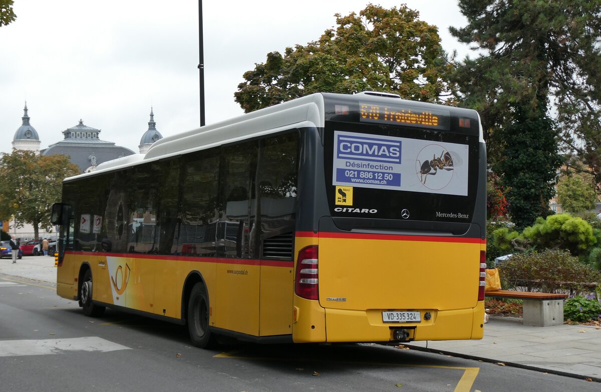 (281'267) - CarPostal Ouest - VD 335'324/PID 4642 - Mercedes am 11. Oktober 2025 beim Bahnhof Yverdon