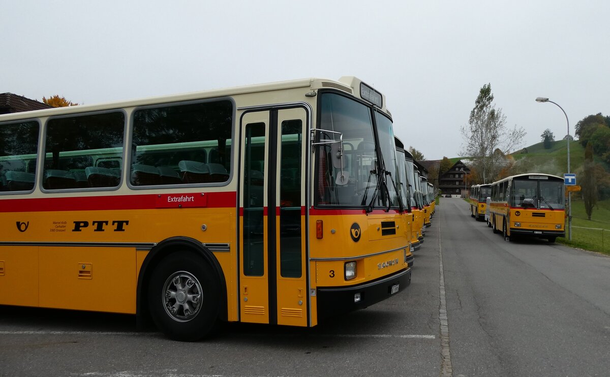 (281'377) - Kolb, Grasswil - Nr. 3/BE 93'915 - Saurer/R&J (ex Schmocker, Stechelberg Nr. 3/PID 2409; ex Schmocker, Stechelberg Nr. 1; ex Gertsch, Stechelberg Nr. 1) am 12. Oktober 2025 in Schwarzenberg, Rssli (Teilaufnahme)