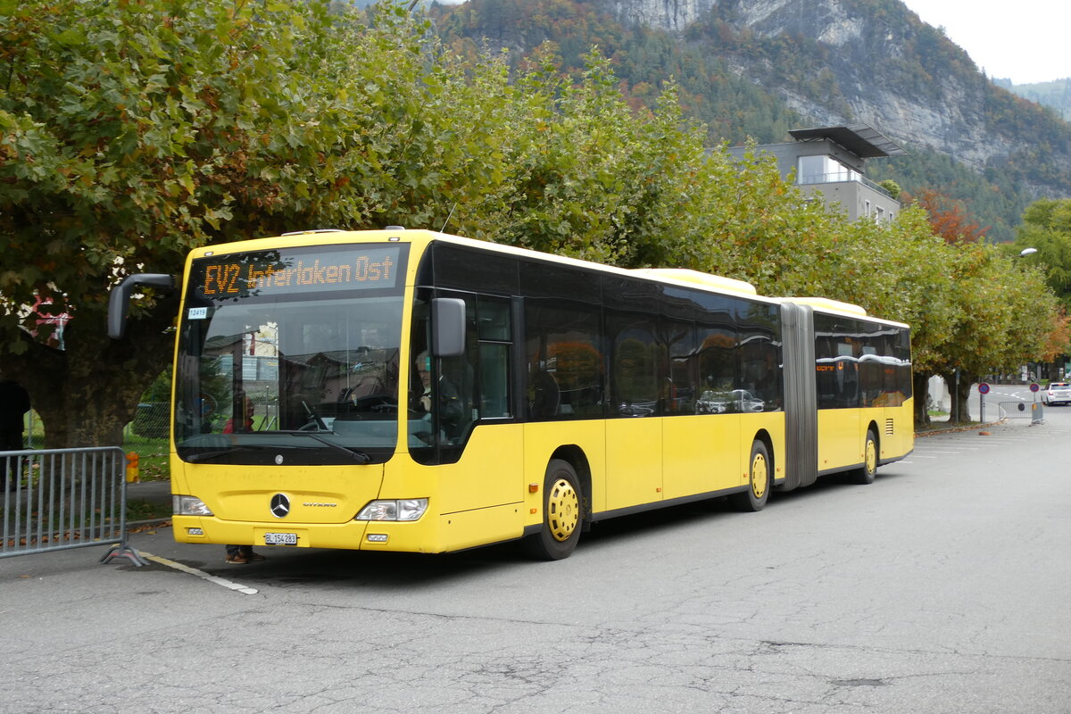 (281'538) - PostAuto Nordschweiz - BL 154'283/PID 12'419 - Mercedes (ex AAGL Liestal Nr. 98) am 16. Oktober 2025 beim Bahnhof Meiringen