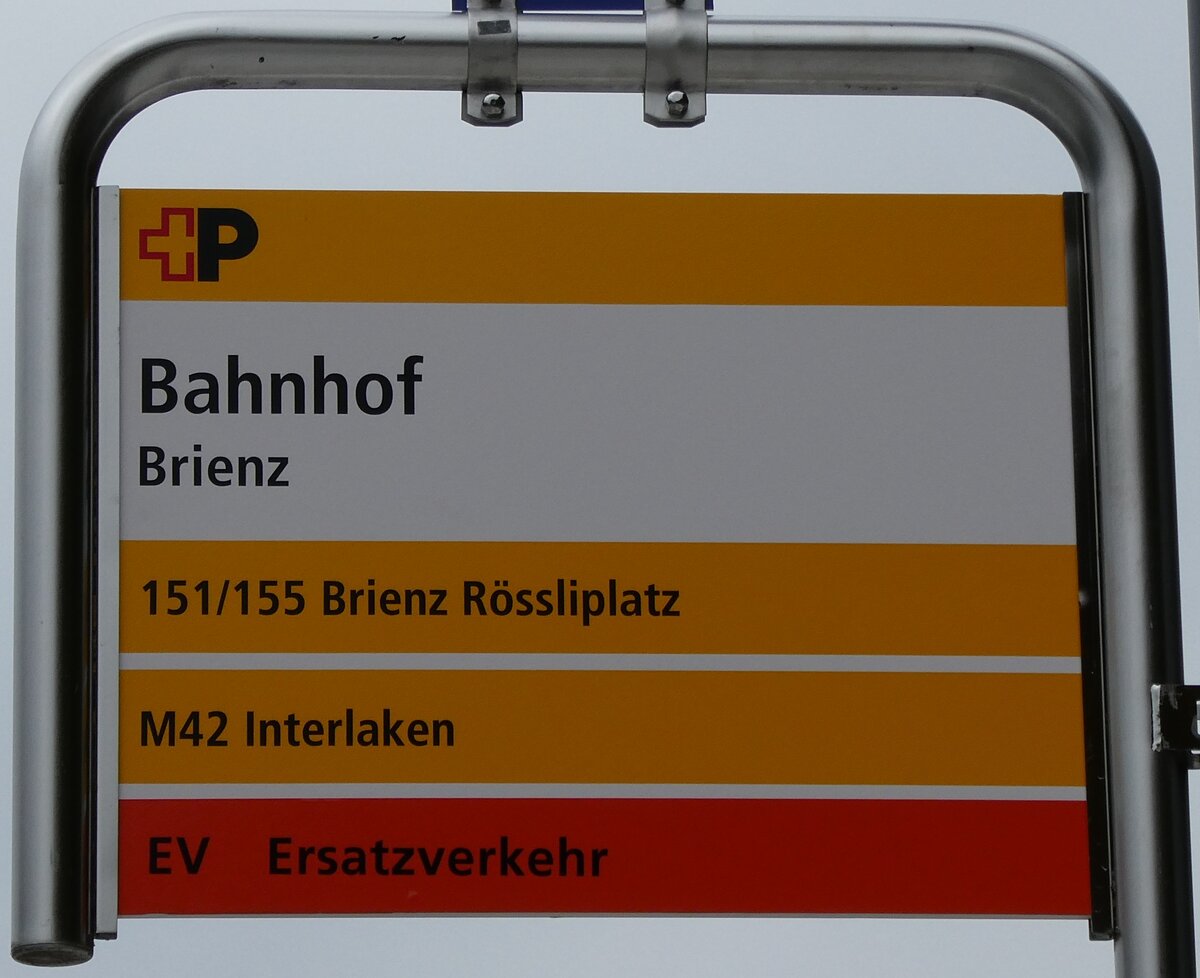 (281'554) - +P-Haltestellenschild - Brienz, Bahnhof - am 16. Oktober 2025