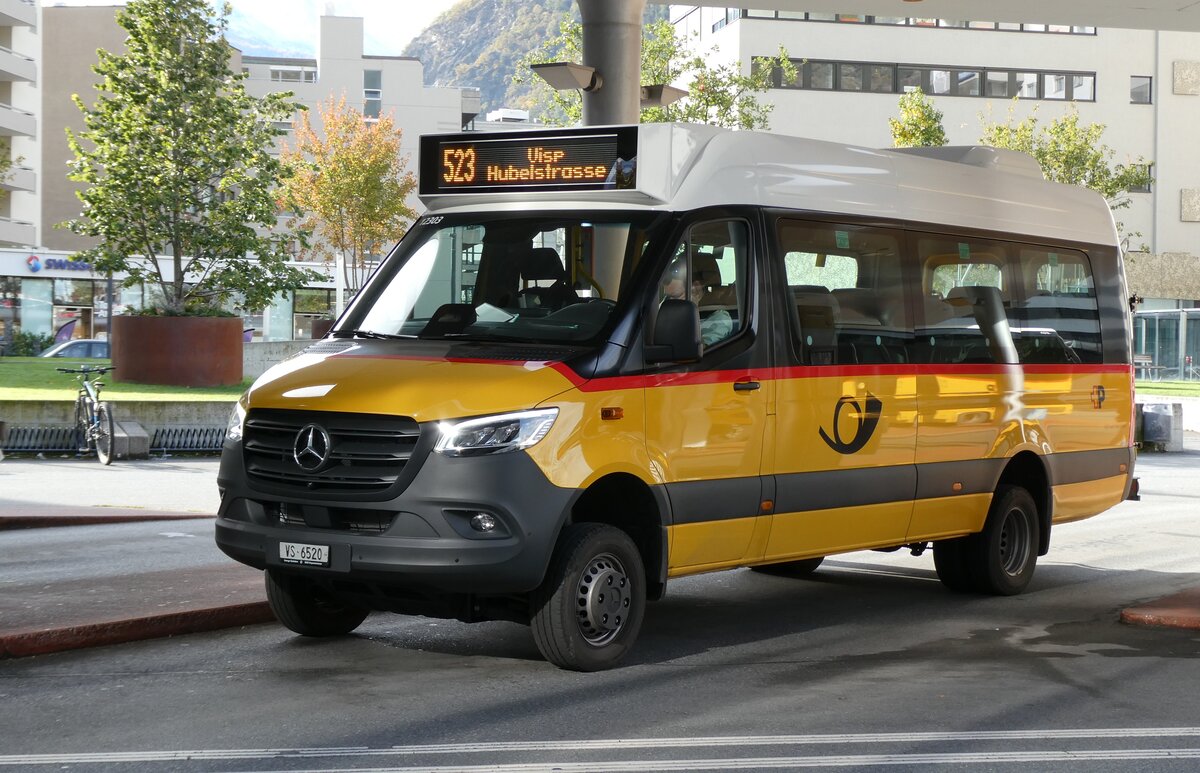 (281'705) - BUS-trans, Visp - VS 6520/PID 12'303 - Mercedes am 21. Oktober 2025 beim Bahnhof Visp