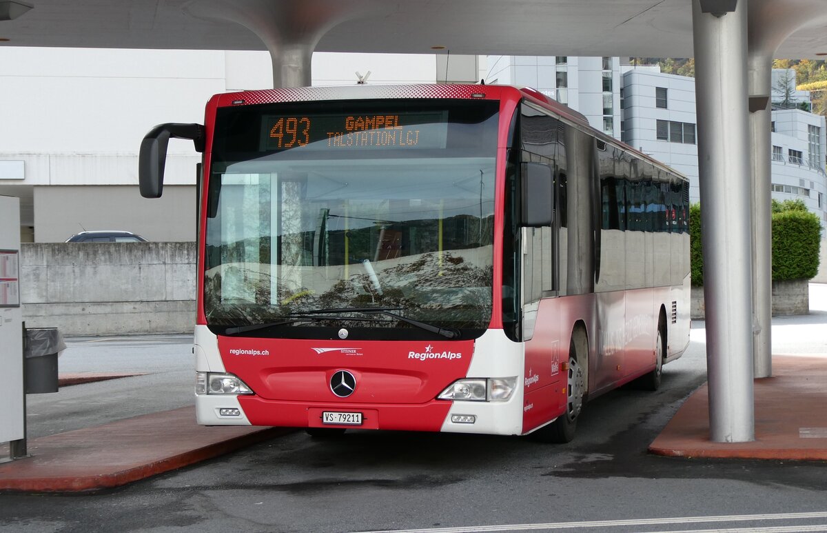 (281'748) - Steiner, Niedergesteln - Nr. 301/VS 79'211 - Mercedes am 21. Oktober 2025 beim Bahnhof Visp