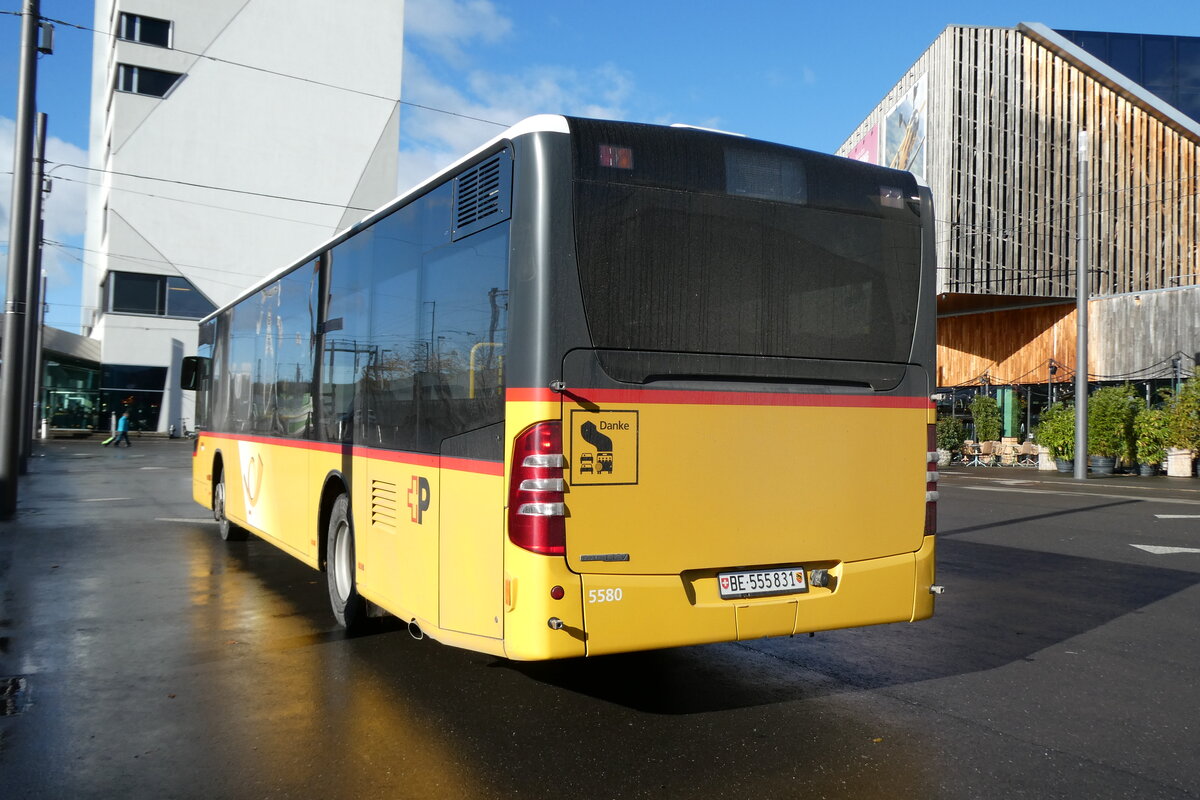(281'762) - PostAuto Bern - Nr. 5580/BE 555'831/PID 5580 - Mercedes (ex Nr. 531) am 24. Oktober 2025 beim Bahnhof Bern Brnnen Westside