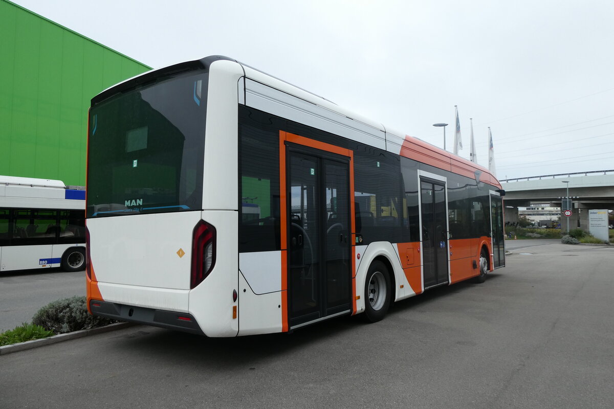 (281'988) - Genve-Tours, Genve - (3Z03) - eMAN am 1. November 2025 in Kerzers, Interbus