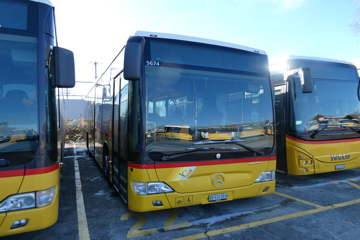 (282'512) - CarPostal Ouest - VD 510'289/PID 5674 - Mercedes am 22. November 2025 in Yverdon, Garage