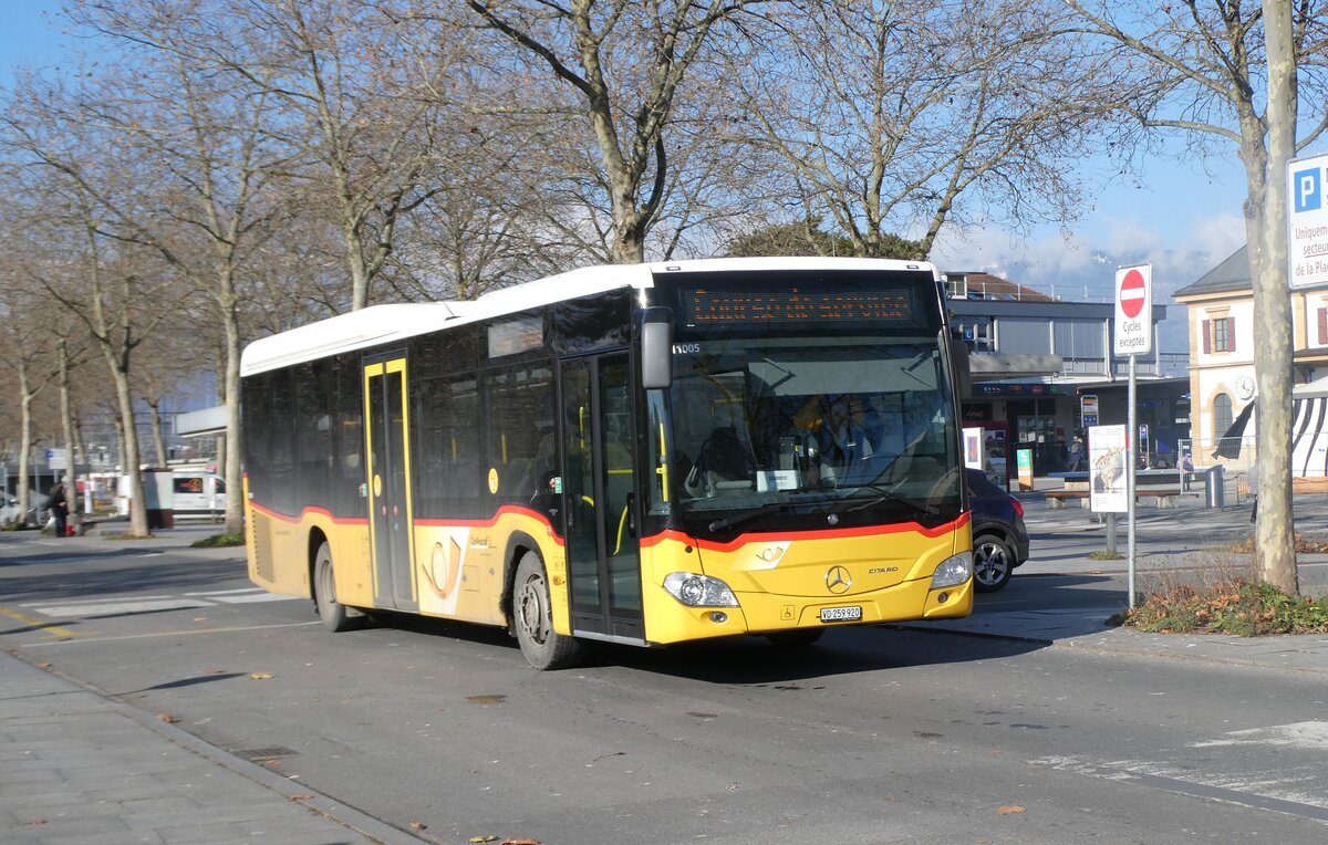 (282'524) - CarPostal Ouest - VD 259'920/PID 11'005 - Mercedes am 22. November 2025 beim Bahnhof Yverdon