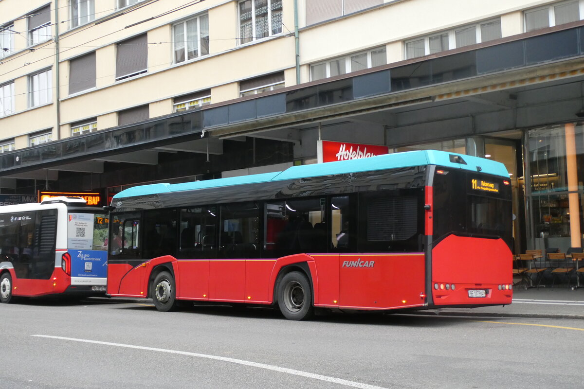 (282'732) - Funi-Car, Biel - Nr. 4/BE 107'904 - Solaris am 4. Dezember 2025 beim Bahnhof Biel