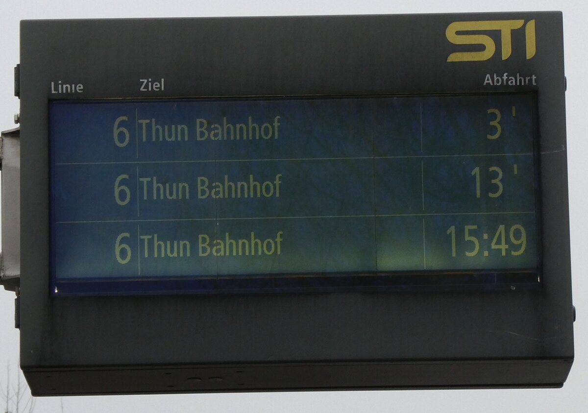 (283'136) - STI-Infobildschirm am 13. Dezember 2025 in Thun, Westquartier