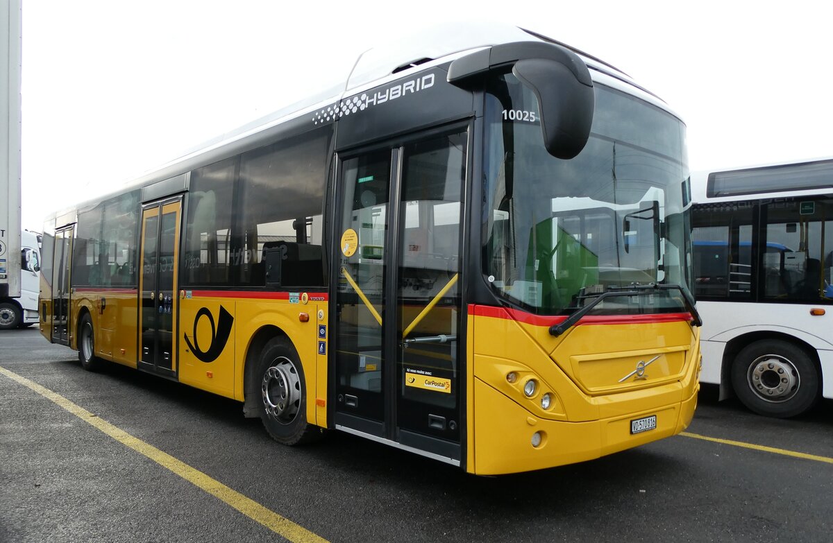 (283'329) - CarPostal Ouest - VD 570'816/PID 10'025 - Volvo (ex PostAuto Wallis Nr. 75) am 20. Dezember 2025 in Kerzers, Interbus