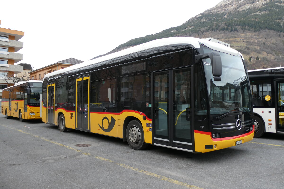 (283'433) - PostAuto Wallis - VS 581'433/PID 12'161 - eMercedes am 23. Dezember 2025 in Brig, Garage