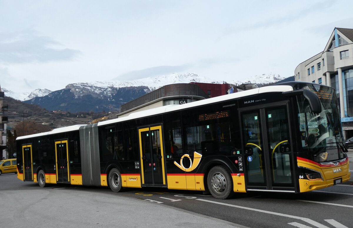 (283'460) - PostAuto Wallis - Nr. 84/VS 548'724/PID 11'887 - MAN am 23. Dezember 2025 beim Bahnhof Sion