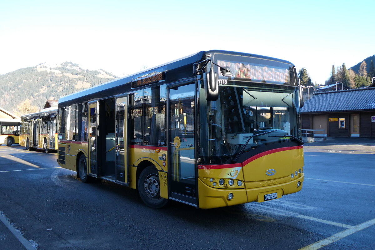 (283'514) - PostAuto Bern - Nr. 11'113/BE 745'481/PID 11'113 - Solaris (ex Nr. 481) am 26. Dezember 2025 beim Bahnhof Gstaad