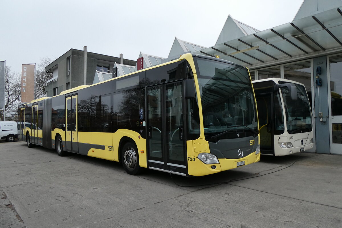 (283'537) - STI Thun - Nr. 704/BE 434'704 - Mercedes am 28. Dezember 2025 in Thun, Garage