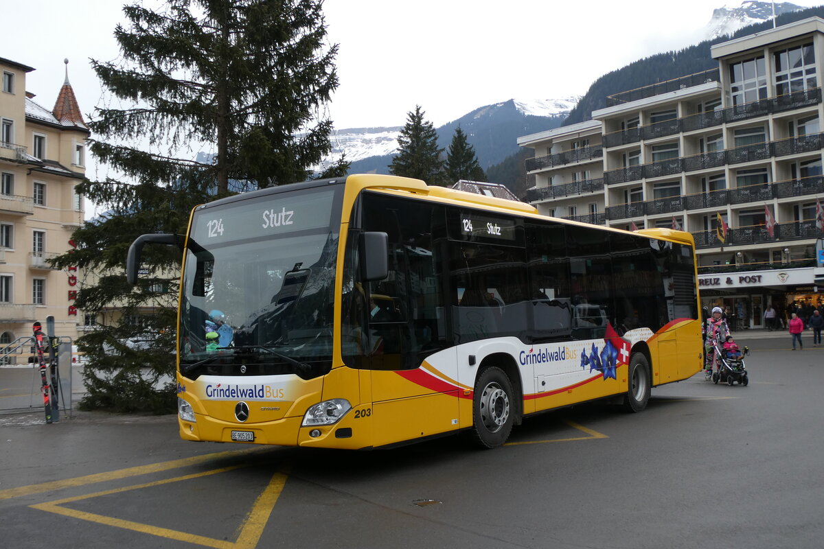 (283'671) - GrindelwaldBus, Grindelwald - Nr. 203/BE 905'203 - Mercedes am 2. Januar 2026 beim Bahnhof Grindelwald