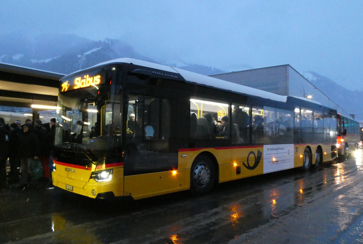 (283'779) - Engeloch, Riggisberg - Nr. 12/BE 520'405 - Scania am 10. Januar 2026 beim Bahnhof Frutigen