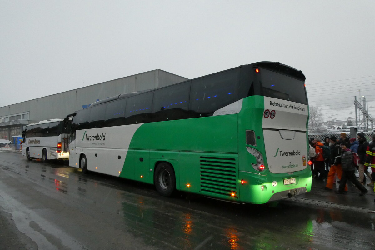 (283'801) - Twerenbold, Baden - Nr. 61/AG 8813 - VDL am 10. Januar 2026 beim Bahnhof Frutigen