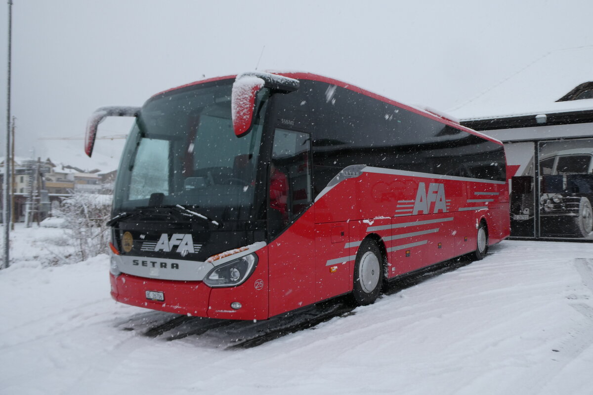 (283'879) - AFA Adelboden - Nr. 25/BE 26'706 - Setra am 10. Januar 2026 beim Bahnhof Frutigen