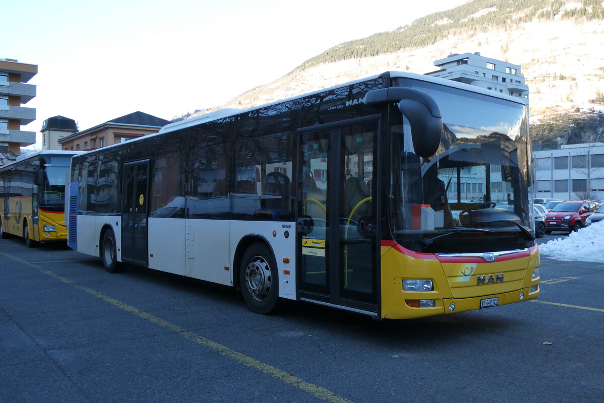 (284'155) - PostAuto Wallis - VS 449'120/PID 10'443 - MAN am 15. Januar 2026 in Brig, Garage