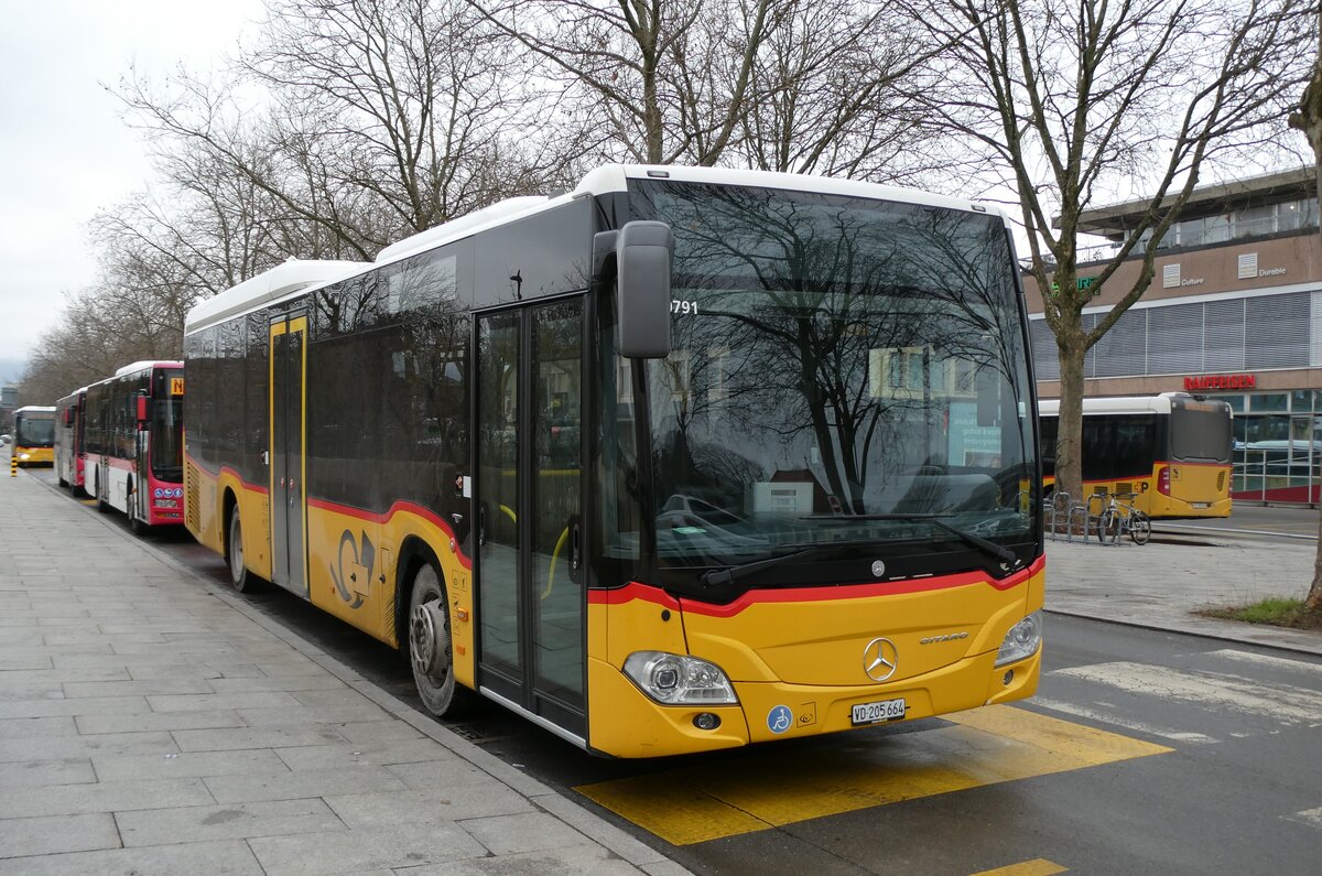 (284'470) - CarPostal Ouest - VD 205'664/PID 10'791 - Mercedes am 31. Januar 2026 beim Bahnhof Yverdon