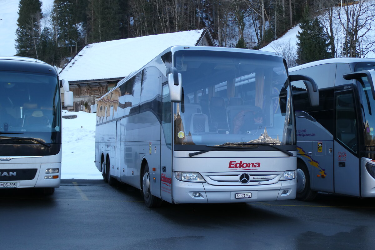 (284'573) - Edona, Schaffhausen - SH 71'742 - Mercedes am 3. Februar 2026 in Engelberg, Talstation Titlis
