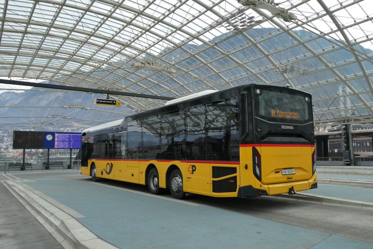 (284'654) - PostAuto Graub�nden - GR 85'630/PID 12'107 - Scania am 6. Februar 2026 in Chur, Postautostation