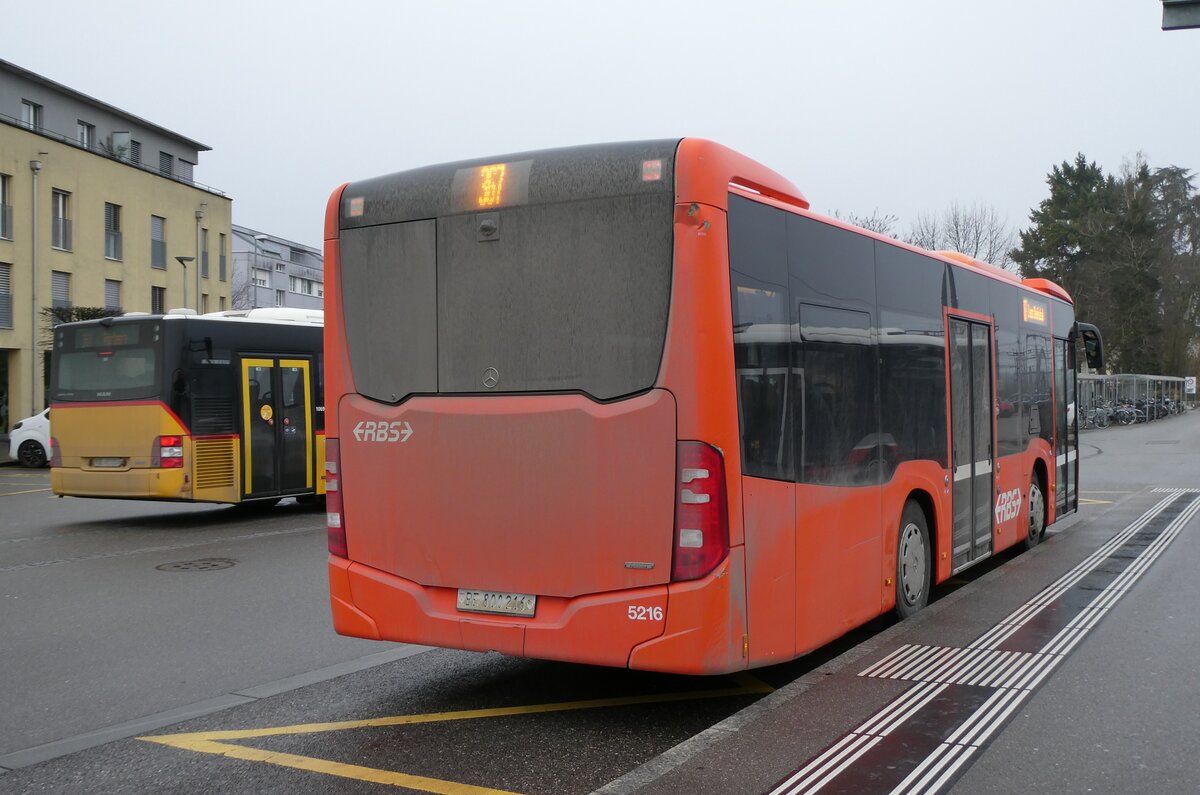 (284'684) - RBS Worblaufen - Nr. 5216/BE 800'216 - Mercedes (ex Nr. 216) am 7. Februar 2026 beim Bahnhof Lyss