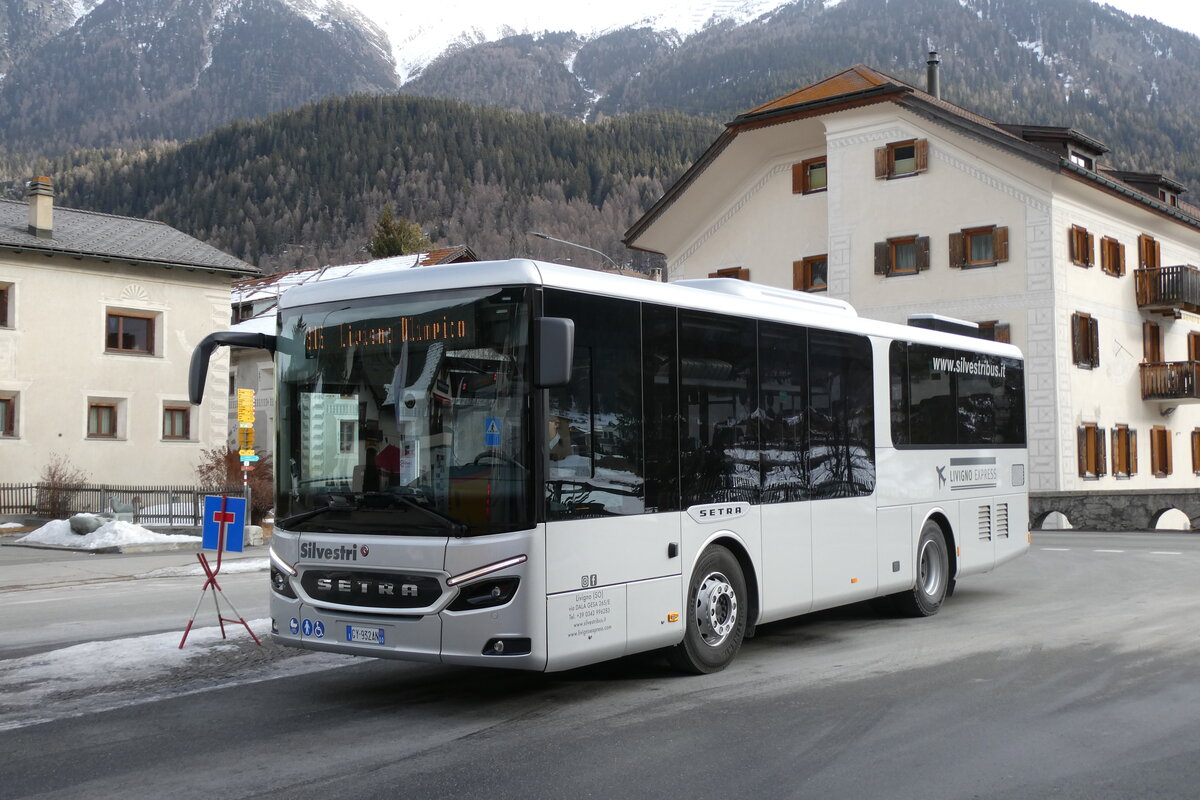 (284'790) - Aus Italien: Silvestri, Livigno - GY-932 AN - Setra am 10. Februar 2026 in Zernez, Post