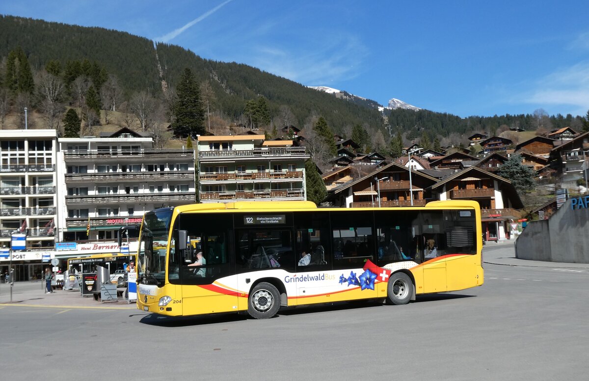 (285'359) - GrindelwaldBus, Grindelwald - Nr. 204/BE 905'204 - Mercedes am 13. M�rz 2026 beim Bahnhof Grindelwald