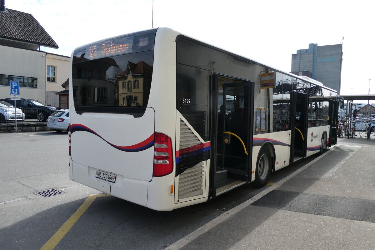(285'624) - PostAuto Nordschweiz - BL 113'406/PID 5192 - Mercedes (ex Inderm�hle, Rekingen Nr. 122) am 21. M�rz 2026 beim Bahnhof Kerzers