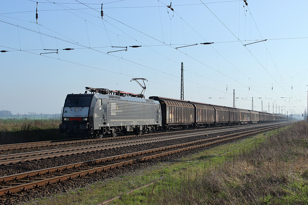 29.03.2014 15:48 Uhr - MRCE 189 114 mit dem leeren TXL-Zellstoffzug Pordenone - Rostock Seehafen in Angern-Rogätz.