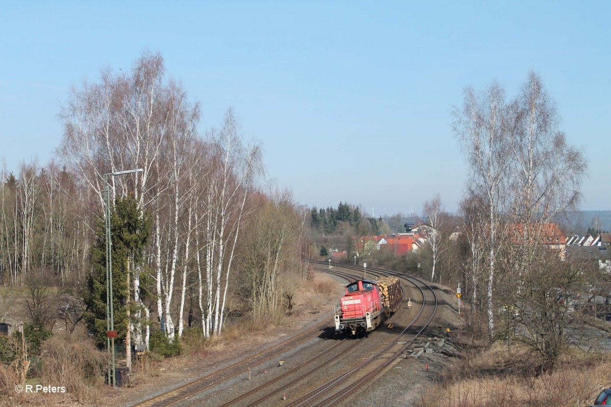 294 717 erreicht Marktredwitz mit einer �bergabe aus Hof die nur aus 1 Holztransportwagen besteht. 18.03.16