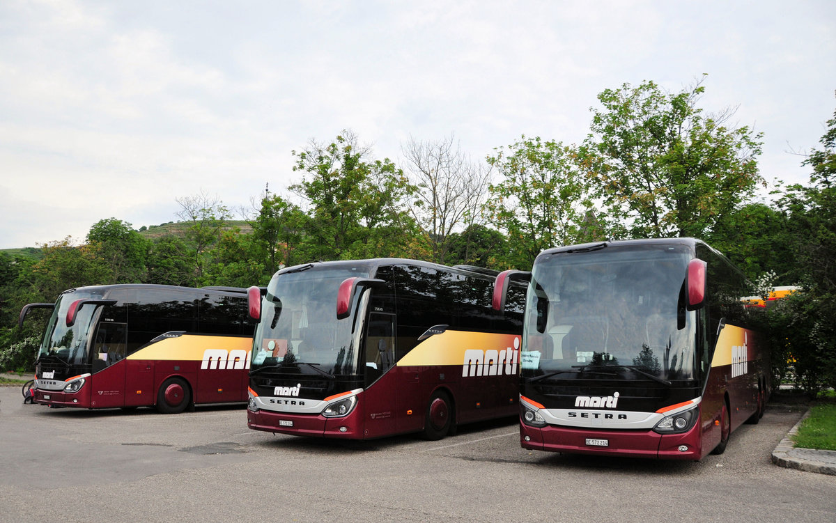 3 Setra 516 HD von Marti Reisen aus der Schweiz in Krems gesehen.