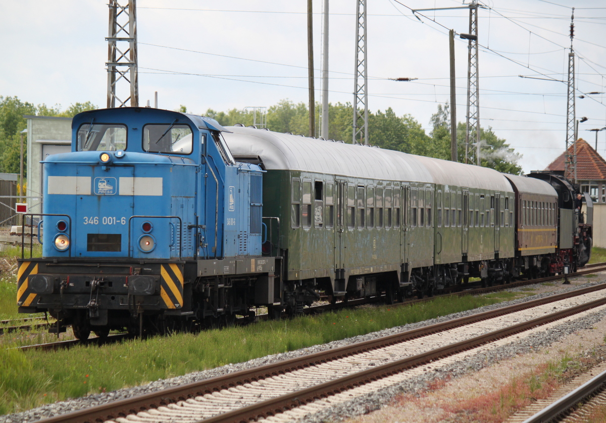 346 001-6+50 3501-9(hinten)mit PRE 81260 von Lauterbach Mole nach Bergen Auf R�gen bei der Einfahrt in Bergen Auf R�gen.31.05.2015