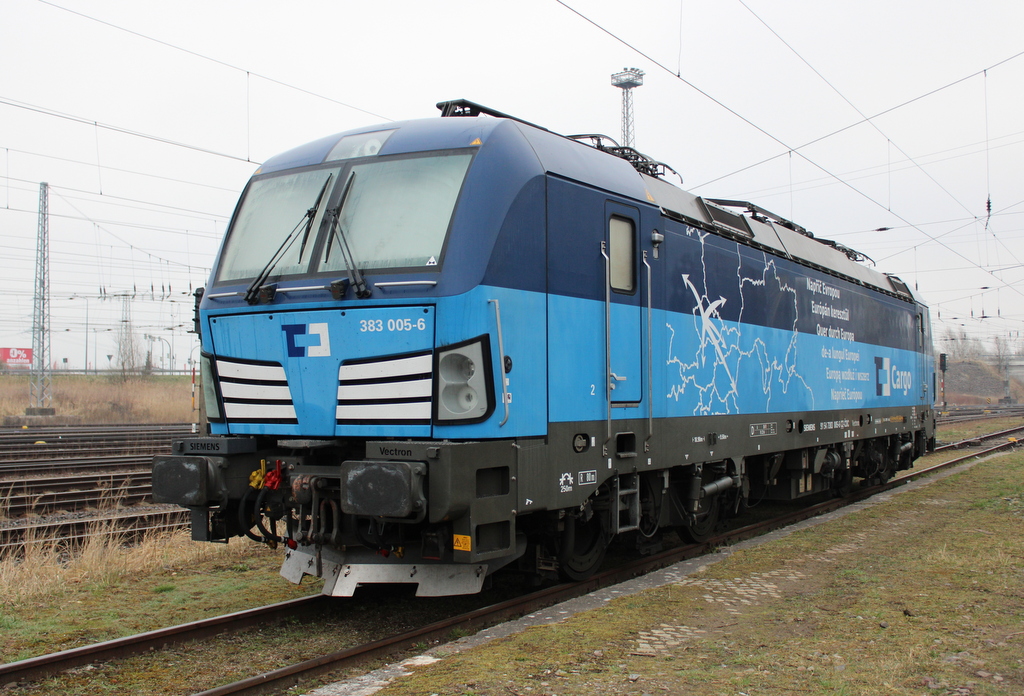 383 005-6 von CD-Cargo stand am 04.04.2021 in der Landestraße am ehemaligen S-Bahnhaltepunkt Rostock-Hinrichsdorfer Str. Für Mich war es die 1. CD Vectron