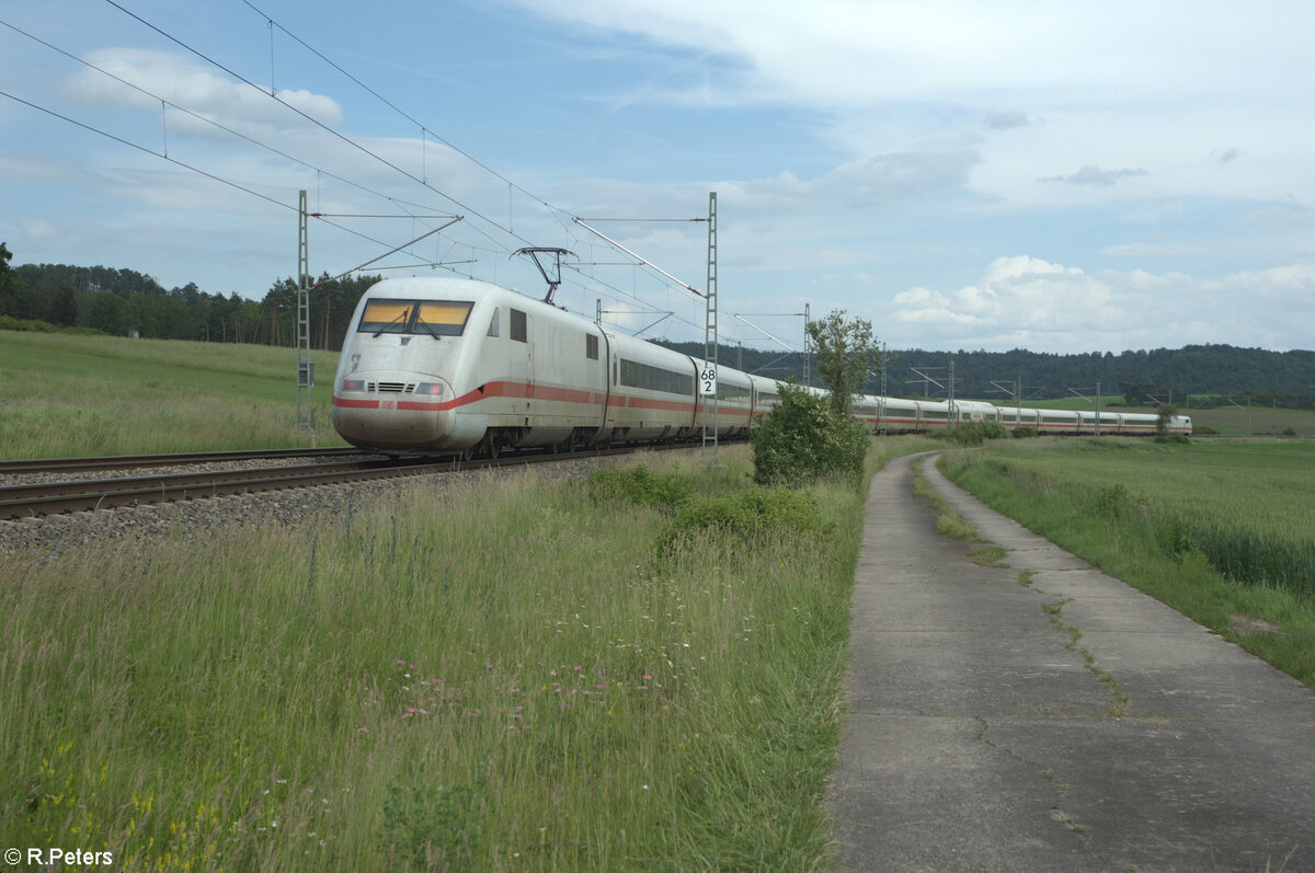 401 090 als ICE 787 Hamburg Dammtor - München bei Oberdachstetten. 08.06.24