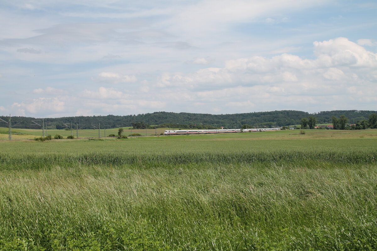 402 003-8 Cottbus/Chósebuz + 403 010-3 Fontanestadt Neuruppin als ICE 535/585 Oldenburg (Olb)/Lübeck - München HBF bei Oberdachstetten. 08.06.24
