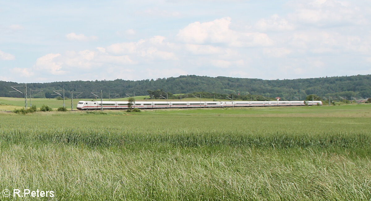 402 033  Ulm  + 402 029  Templin  als ICE588/538 München - Hamburg Harburg / München Oldenburg (Olb) bei Oberdachstetten. 08.06.24