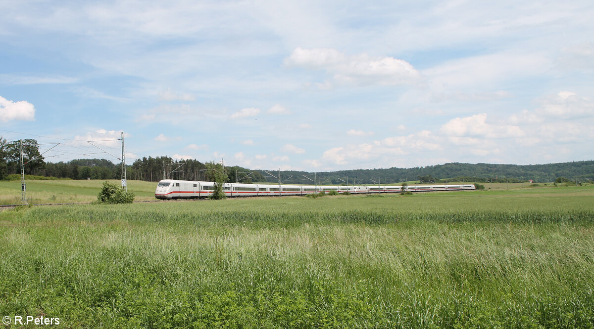402 033  Ulm  + 402 029  Templin  als ICE588/538 München - Hamburg Harburg / München Oldenburg (Olb) bei Oberdachstetten. 08.06.24