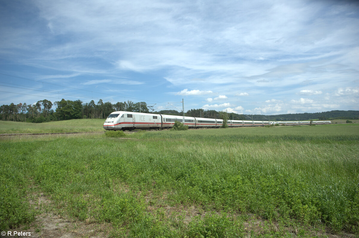 402 033  Ulm  + 402 029  Templin  als ICE588/538 München - Hamburg Harburg / München Oldenburg (Olb) bei Oberdachstetten. 08.06.24